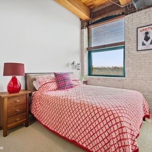 ROBERTA ROLLER RABBIT Full/Queen Pattern Quilt - Red and Pink